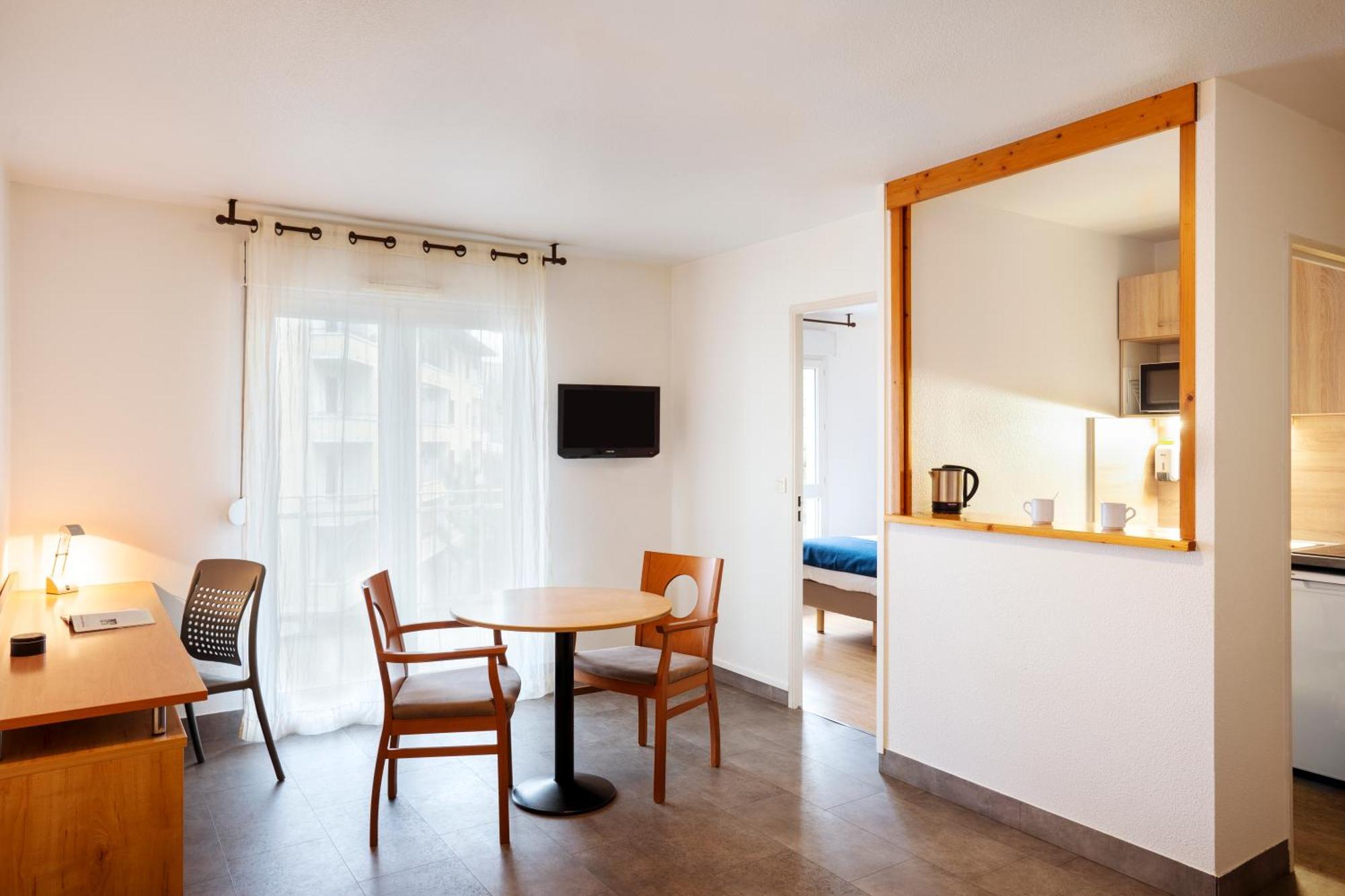 Sejours & Affaires Annecy Le Pont Neuf Aparthotel Cran-Gevrier Exterior photo