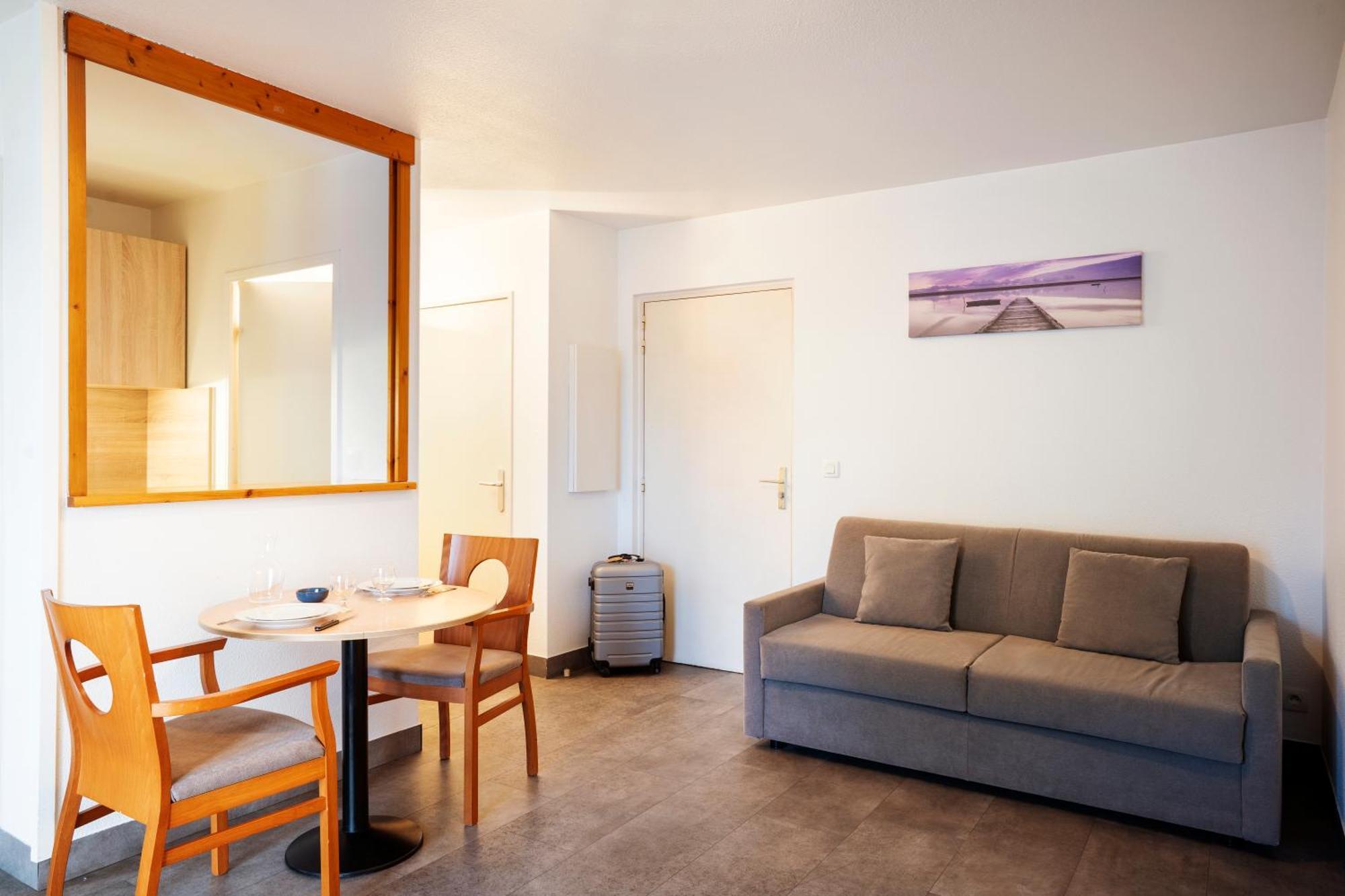 Sejours & Affaires Annecy Le Pont Neuf Aparthotel Cran-Gevrier Exterior photo