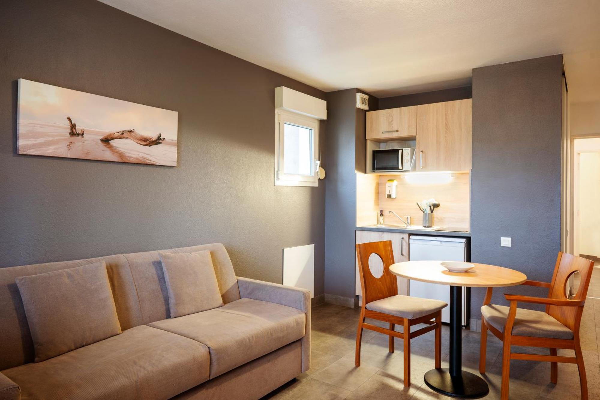 Sejours & Affaires Annecy Le Pont Neuf Aparthotel Cran-Gevrier Exterior photo