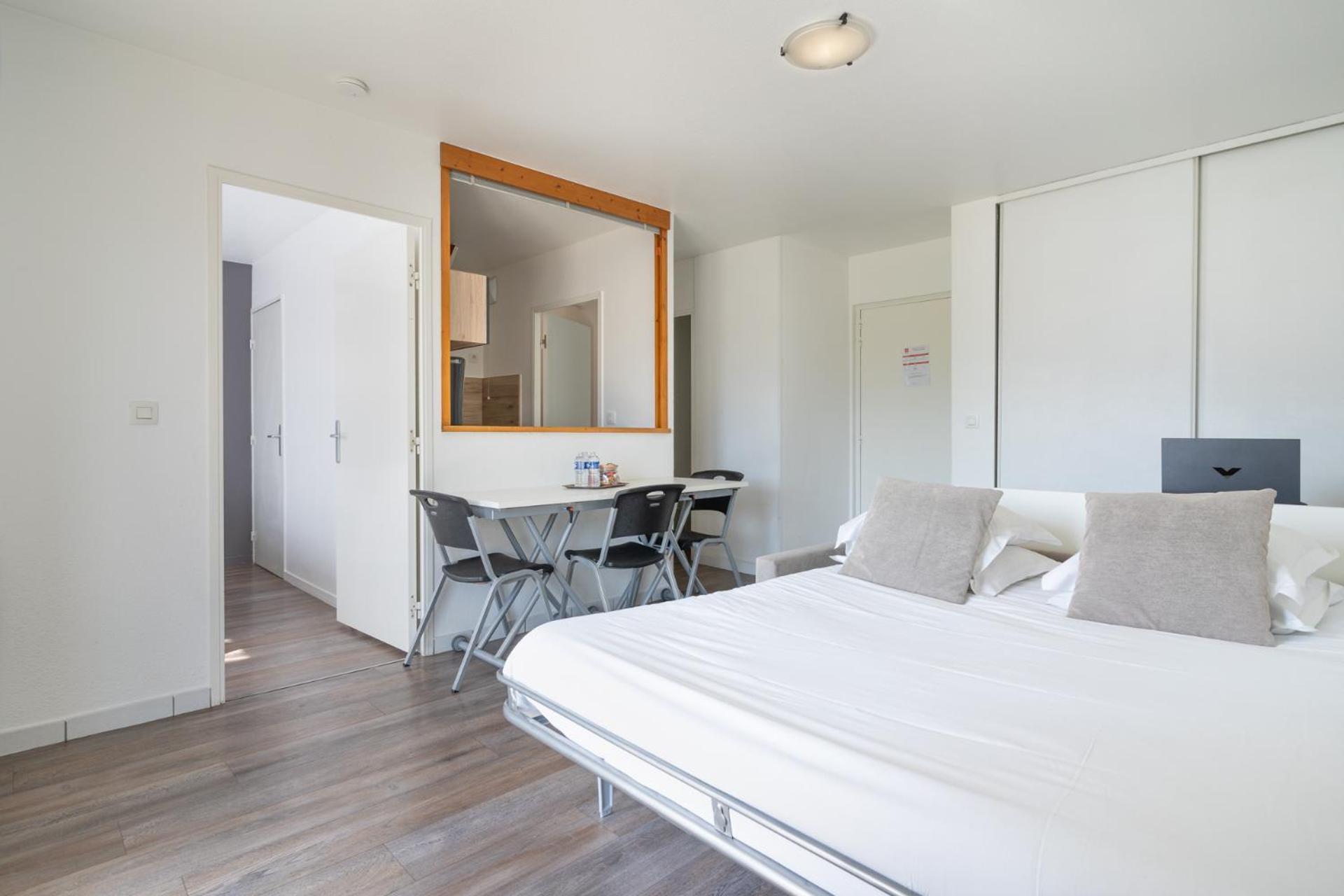 Sejours & Affaires Annecy Le Pont Neuf Aparthotel Cran-Gevrier Exterior photo