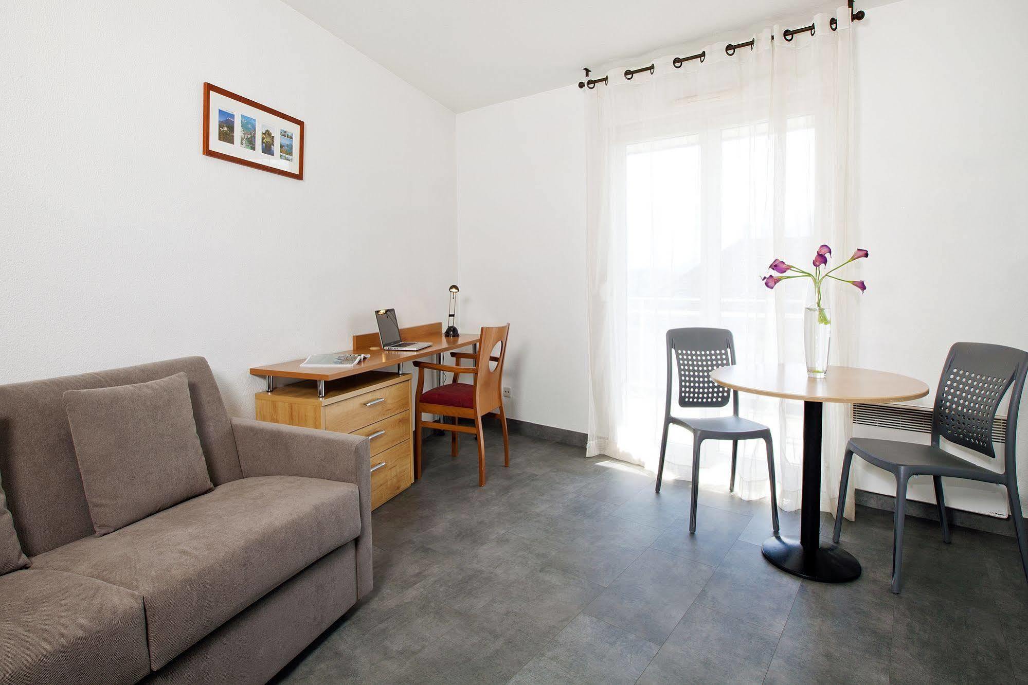 Sejours & Affaires Annecy Le Pont Neuf Aparthotel Cran-Gevrier Exterior photo